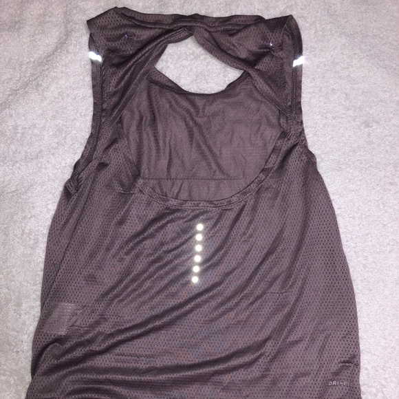 Nike training tank - Picture 2 of 8